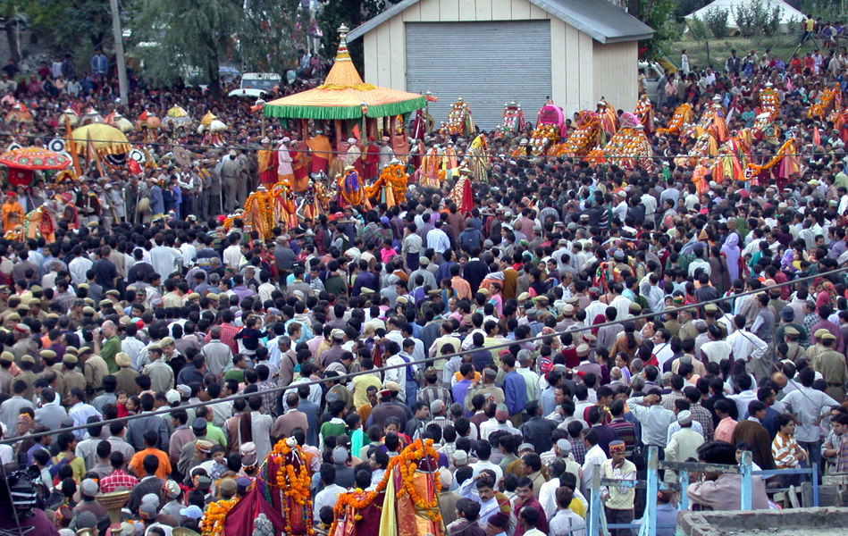 09 Rathas at Kullu maidan